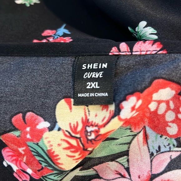 Shein Curve 2XL Black Floral Maxi Dress - Vibrant and Elegant - Picture 7 of 7